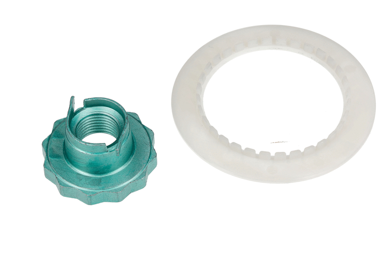 Steering knuckle set, suspension
