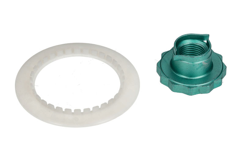 Steering knuckle set, suspension